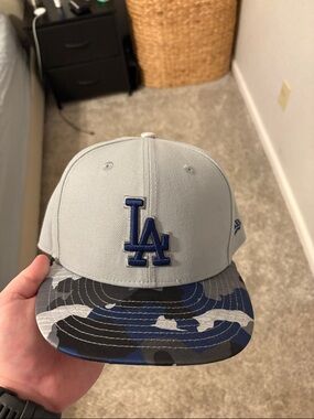 Grey LA Dodgers hat